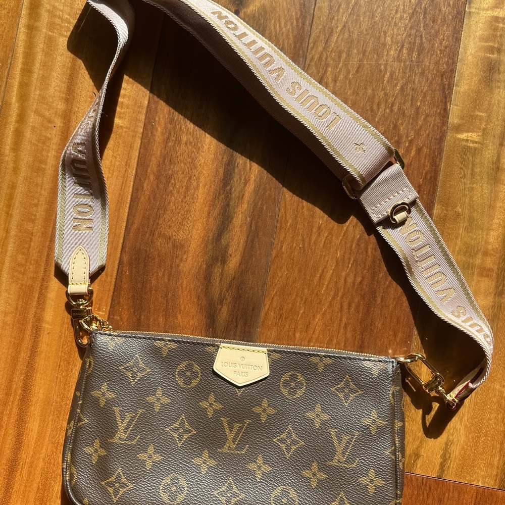 Louis Vuitton Multi Pochette Rose
 Monogram Crossbody Bag